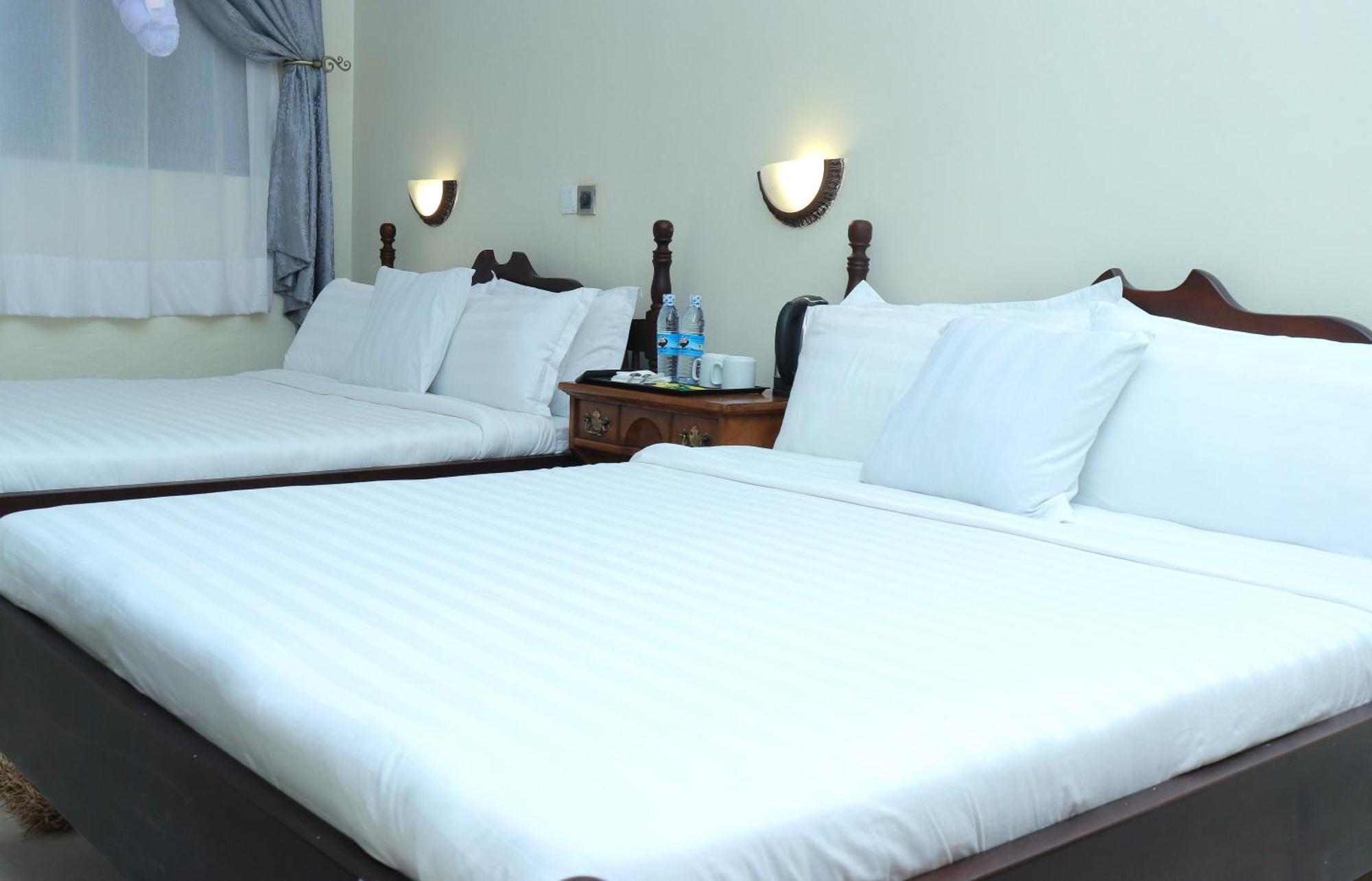 Mowicribs Hotel And Spa Entebbe Exterior foto