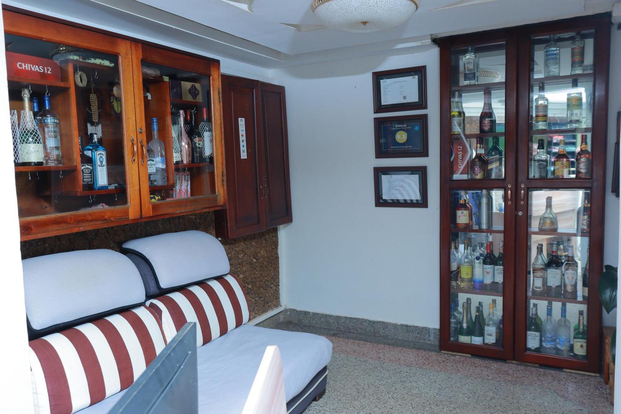 Mowicribs Hotel And Spa Entebbe Exterior foto